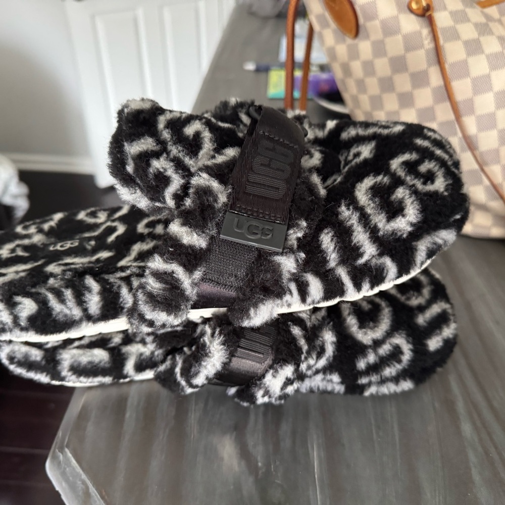 UGG Black and White Plush Slippers size 11 worn inside once so comfy - Picture 3 of 4